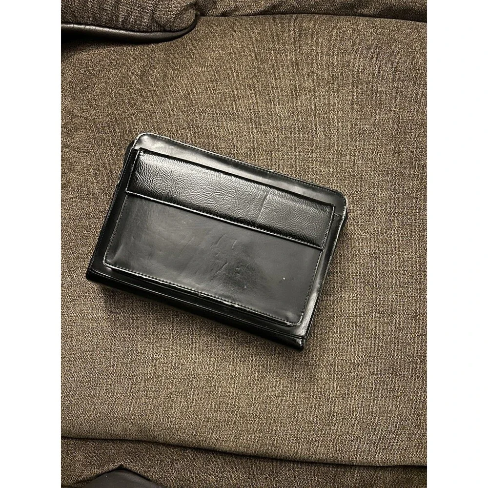 Unbranded zippered weekly